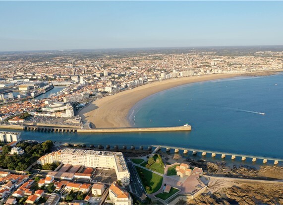VUE-AERIENNE-LES-SABLES-VIGNETTE